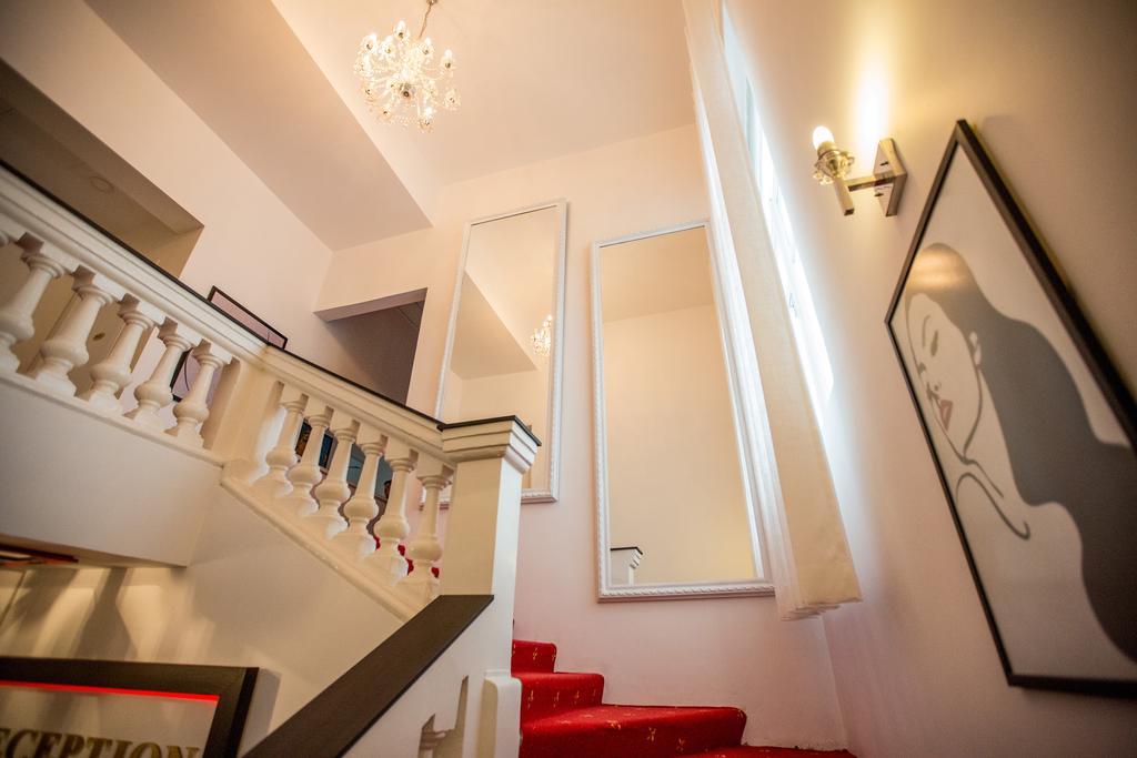 Living Hotel Tirana Extérieur photo