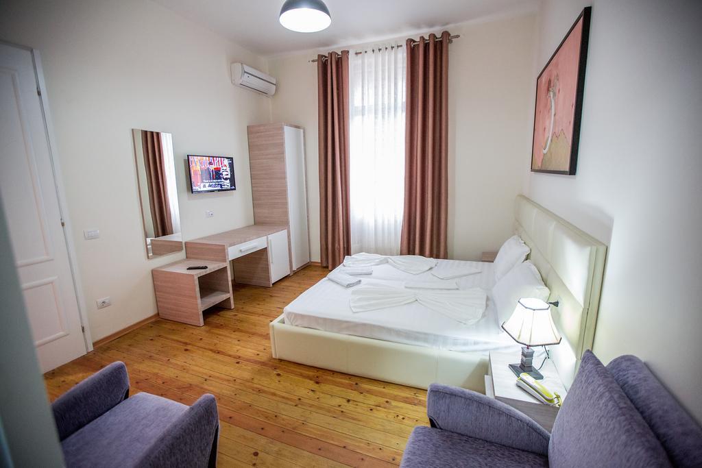 Living Hotel Tirana Extérieur photo