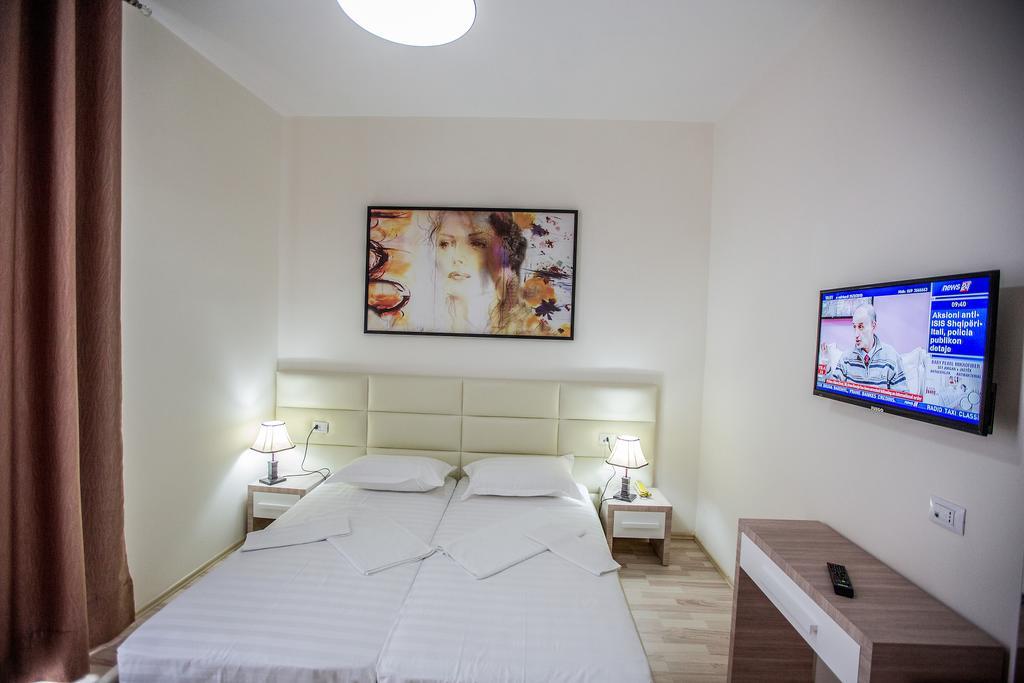 Living Hotel Tirana Extérieur photo