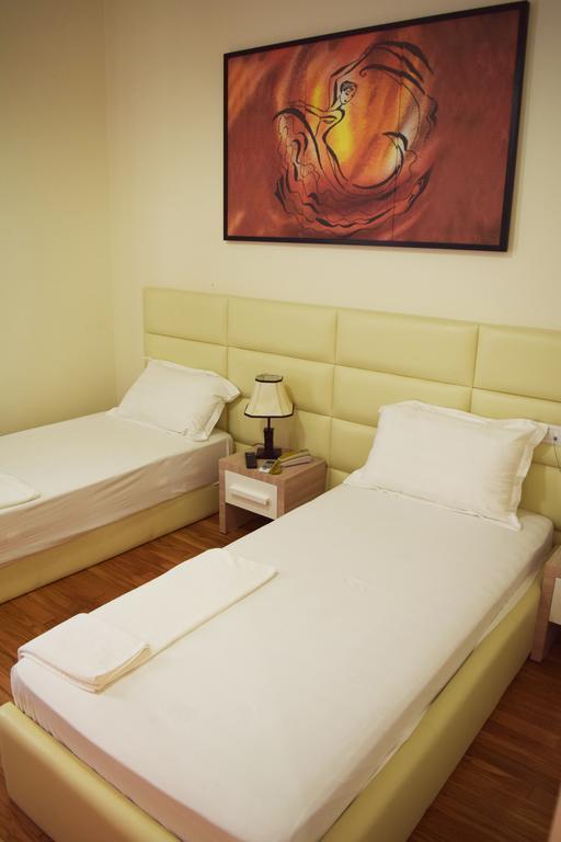 Living Hotel Tirana Extérieur photo