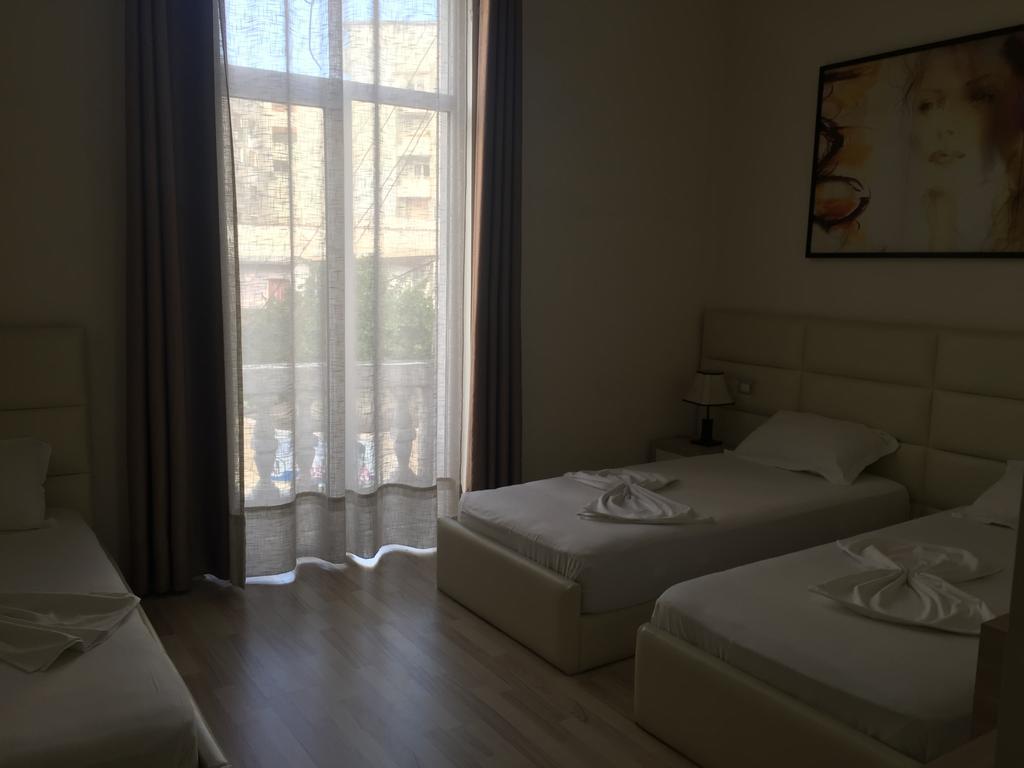 Living Hotel Tirana Extérieur photo