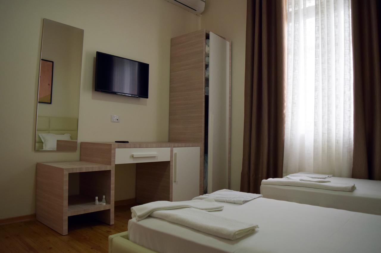 Living Hotel Tirana Extérieur photo