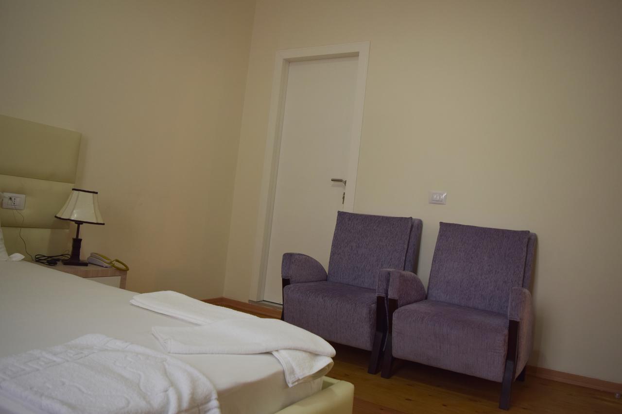 Living Hotel Tirana Extérieur photo
