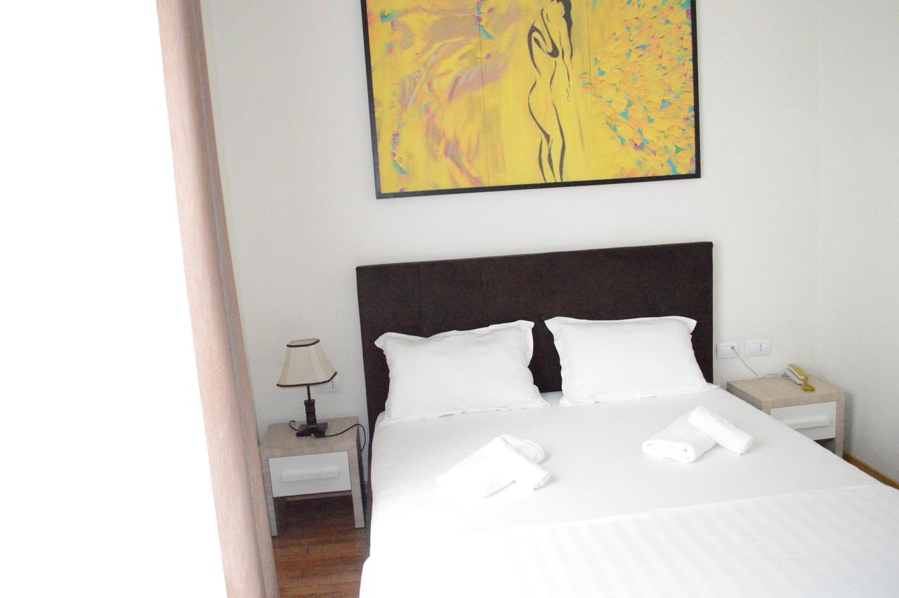 Living Hotel Tirana Extérieur photo