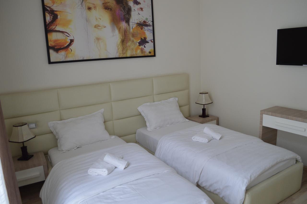 Living Hotel Tirana Extérieur photo