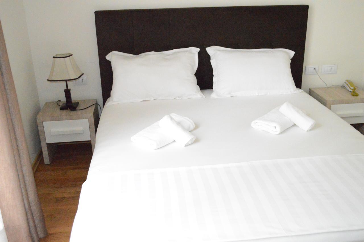 Living Hotel Tirana Extérieur photo