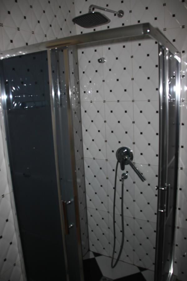 Living Hotel Tirana Extérieur photo