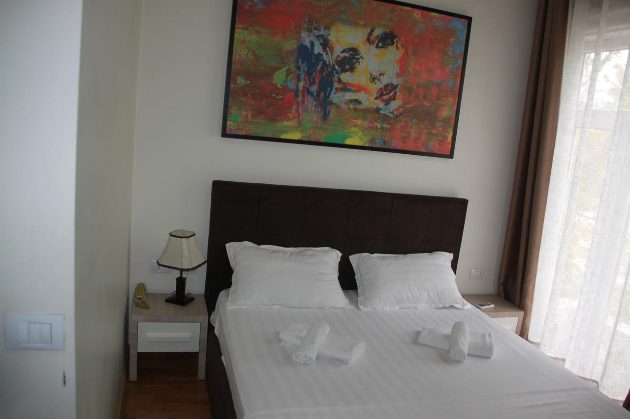 Living Hotel Tirana Extérieur photo