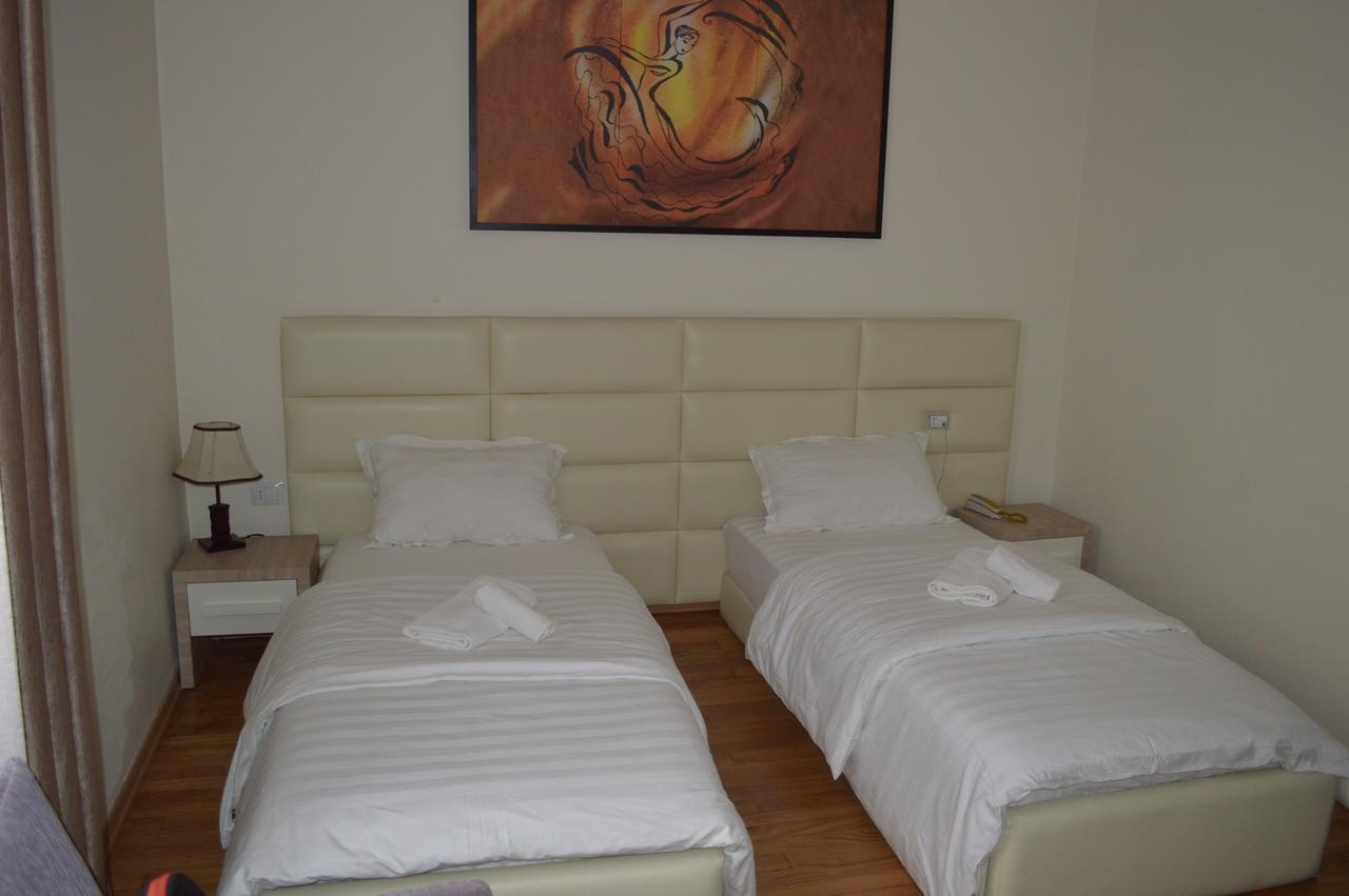 Living Hotel Tirana Extérieur photo